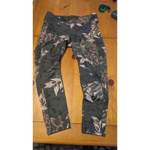 JJill Fit Out & About Leggings Floral Print Size L High Rise Activewear 7/8